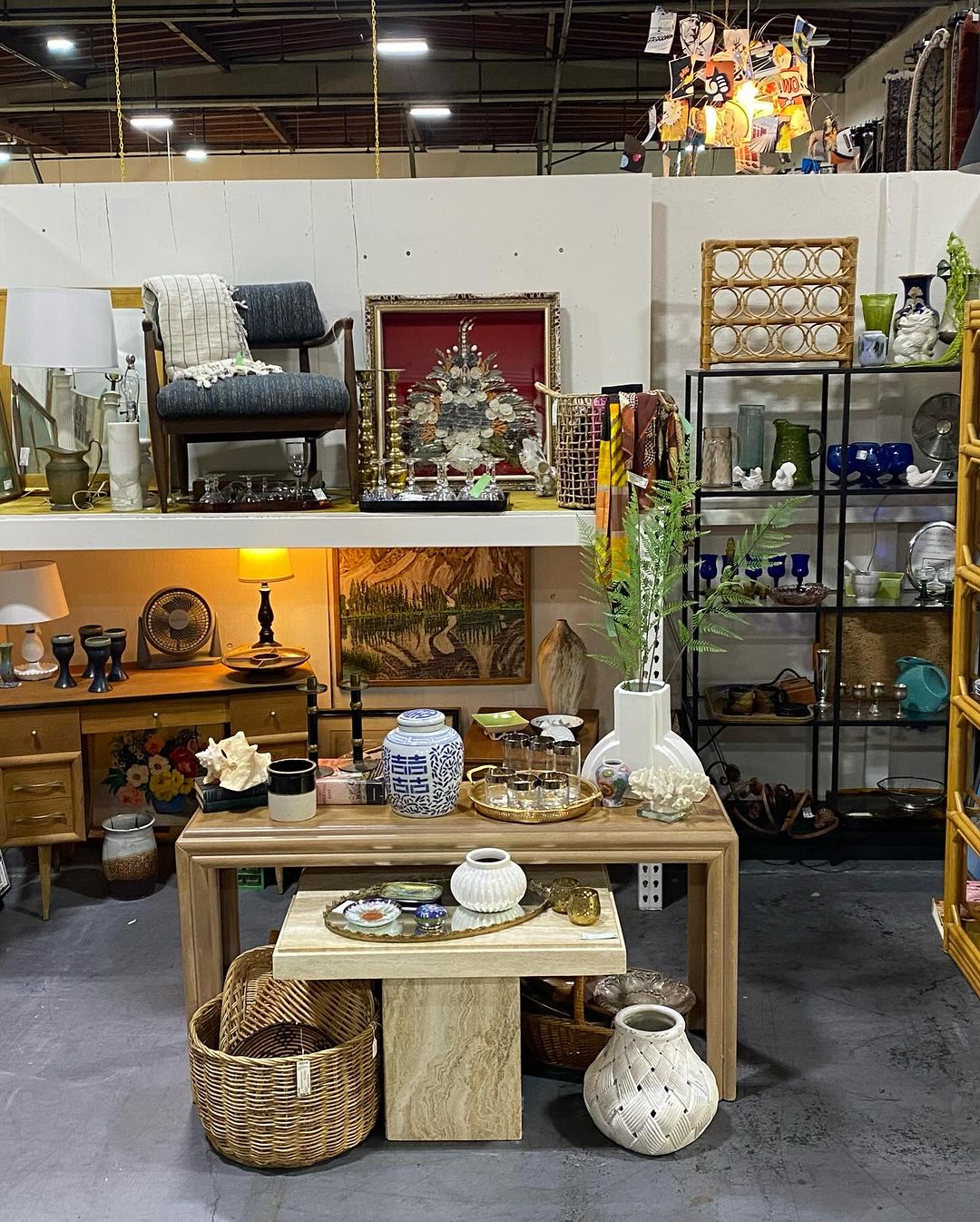 consignment classics dealer stall 009